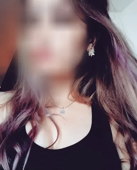 Amalie, 32