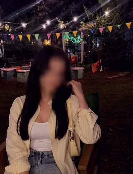 Amira, 24
