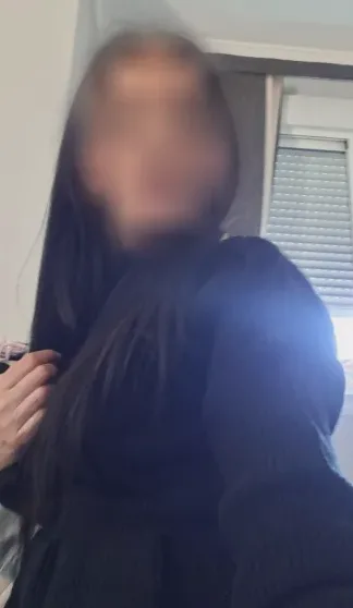 Caroline, 39