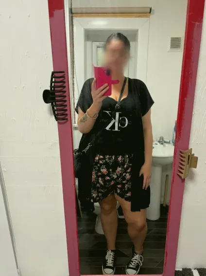 Ellie, 37