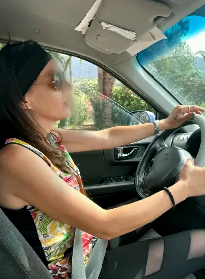 Ellie, 39