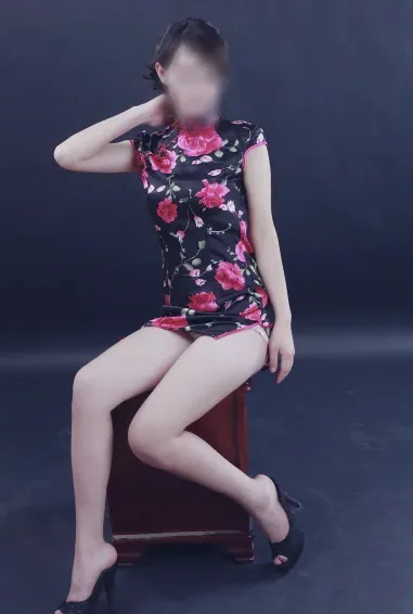 Emilia, 32