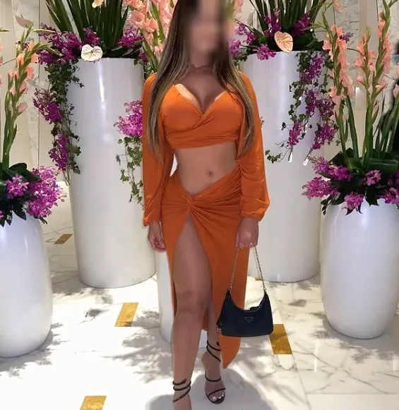 Emilie, 35