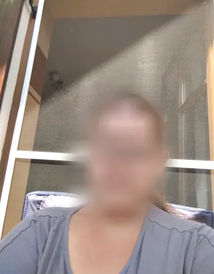 Julie, 34