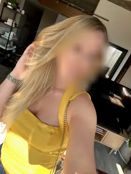 Kamilla, 37
