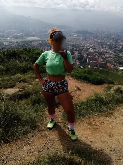 Laura, 40