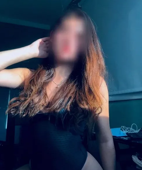 Laura, 32