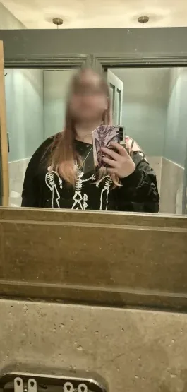 Sanne, 21