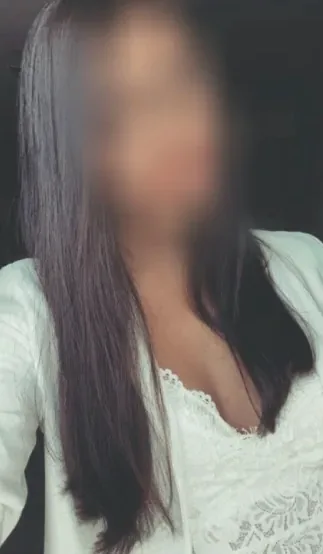 Zeynep, 28